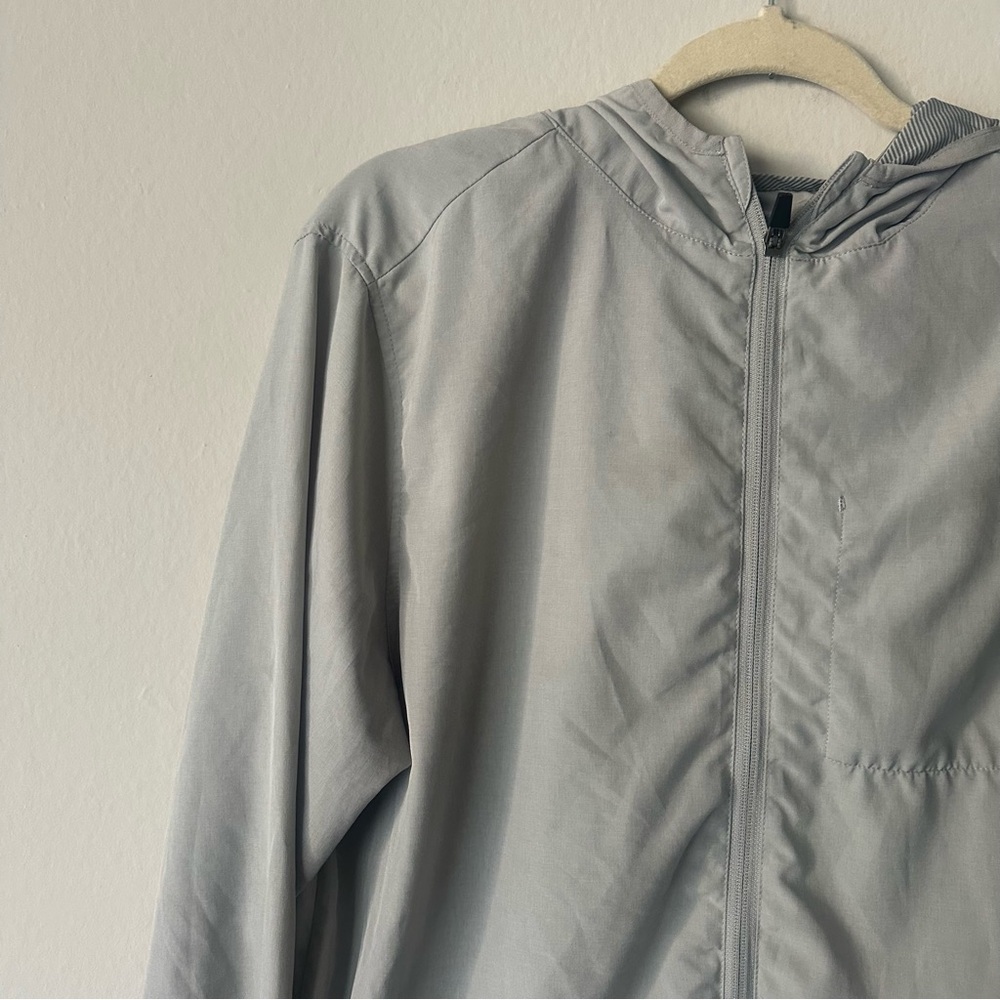 Vuori Outdoor Trainer Shell in Light Grey Medium - Picture 5 of 16